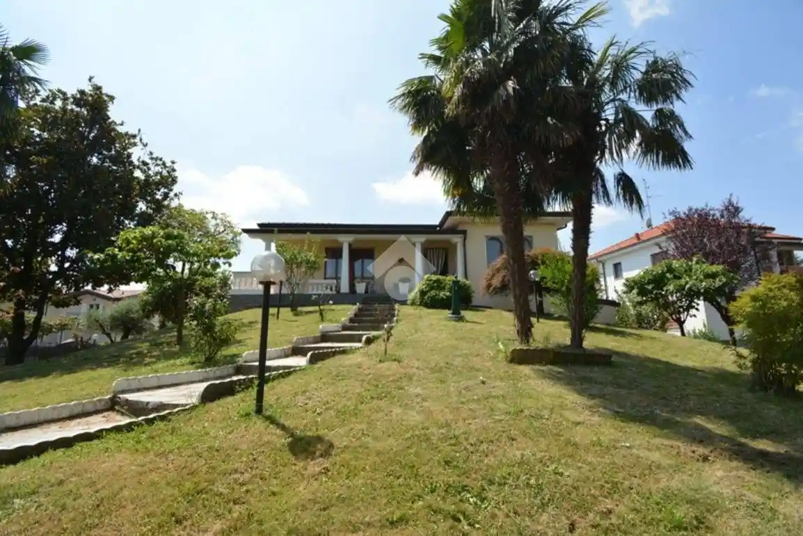 Villa in vendita a Busnago