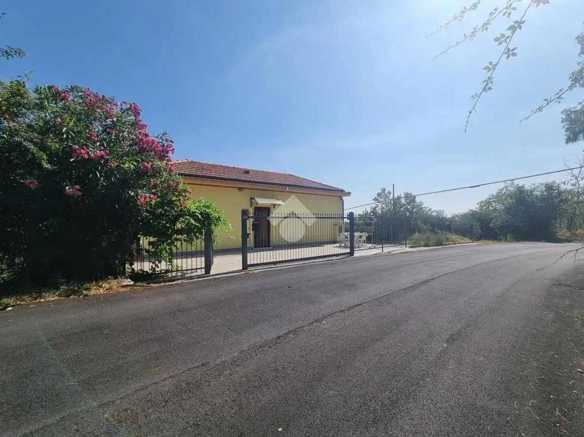 Terratetto unifamiliare via SP23 12, Cellino Attanasio - foto 2