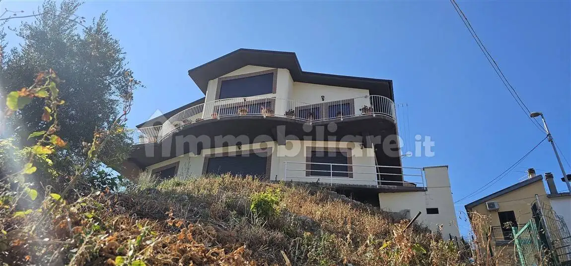 Villa in vendita a Pietraferrazzana