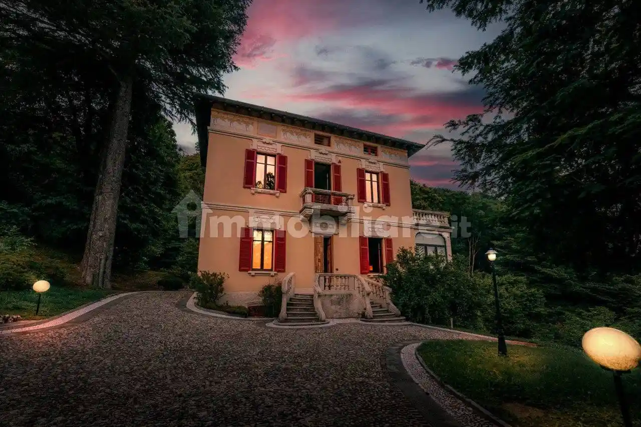 Villa in vendita a Brunate