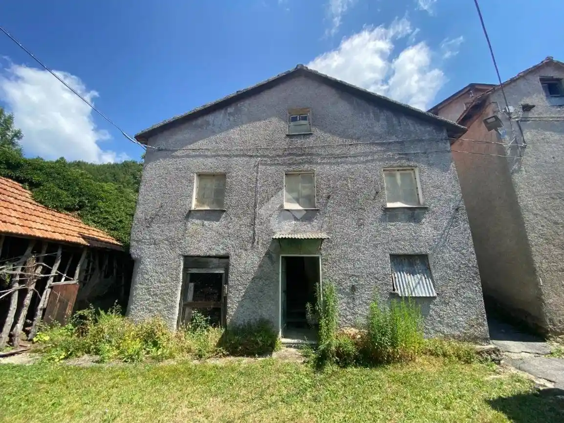 Casa indipendente in vendita a Montoggio