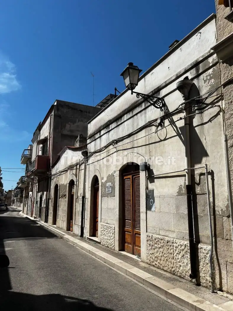 Palazzo - Edificio in vendita a Trinitapoli