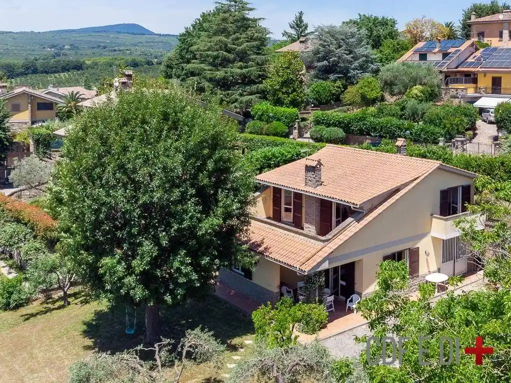 Villa in vendita a Sutri