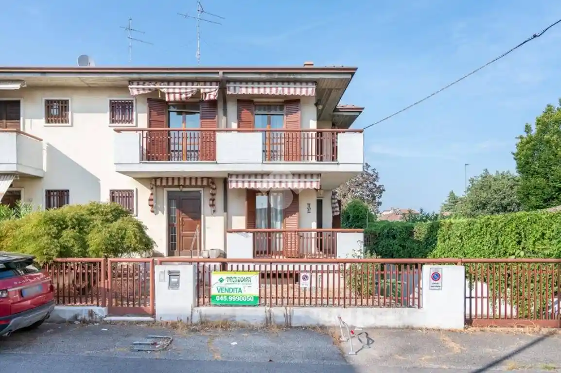 Villa in vendita a Villafranca di Verona