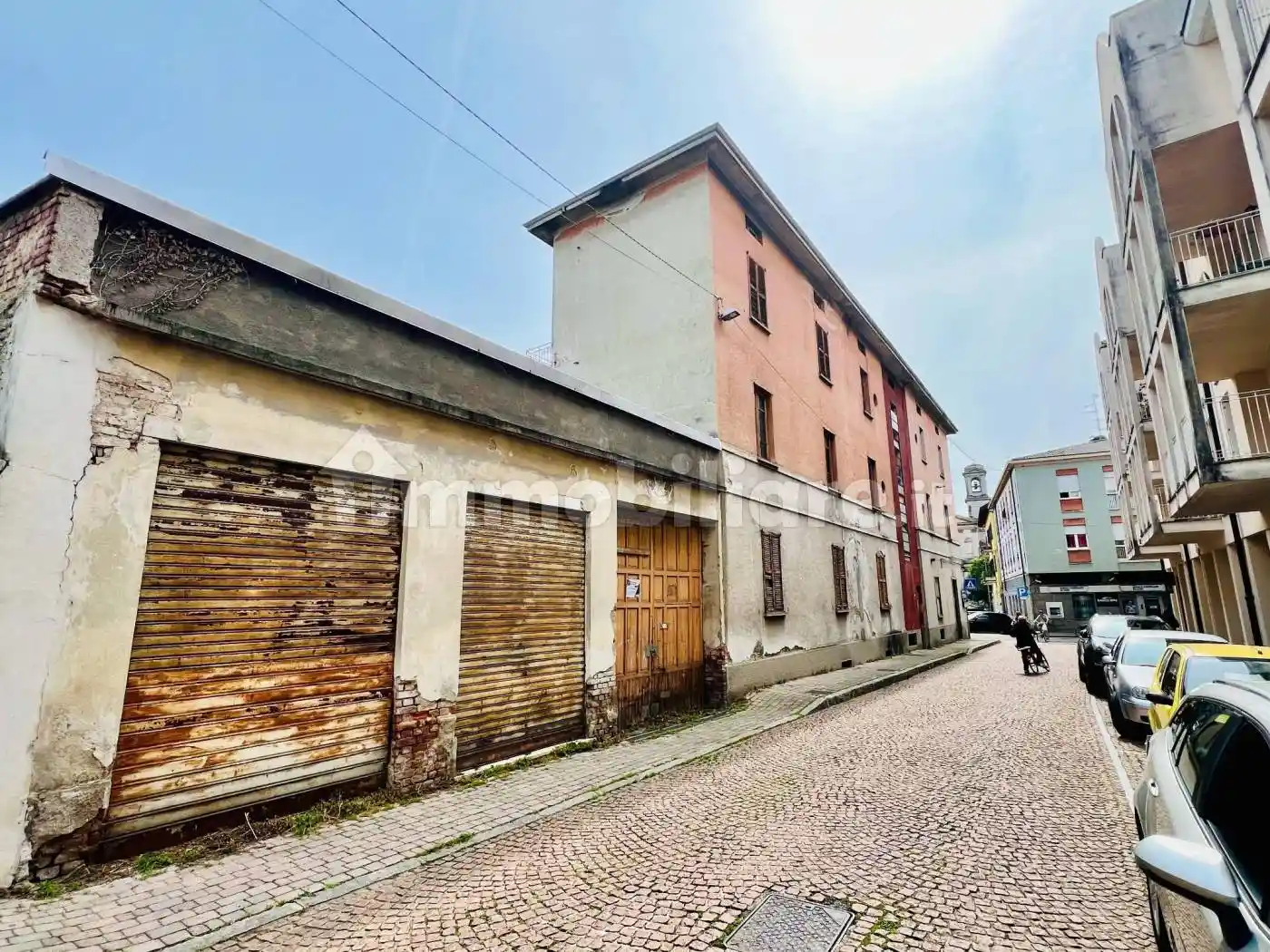 Palazzo - Edificio in vendita a Lonate Pozzolo