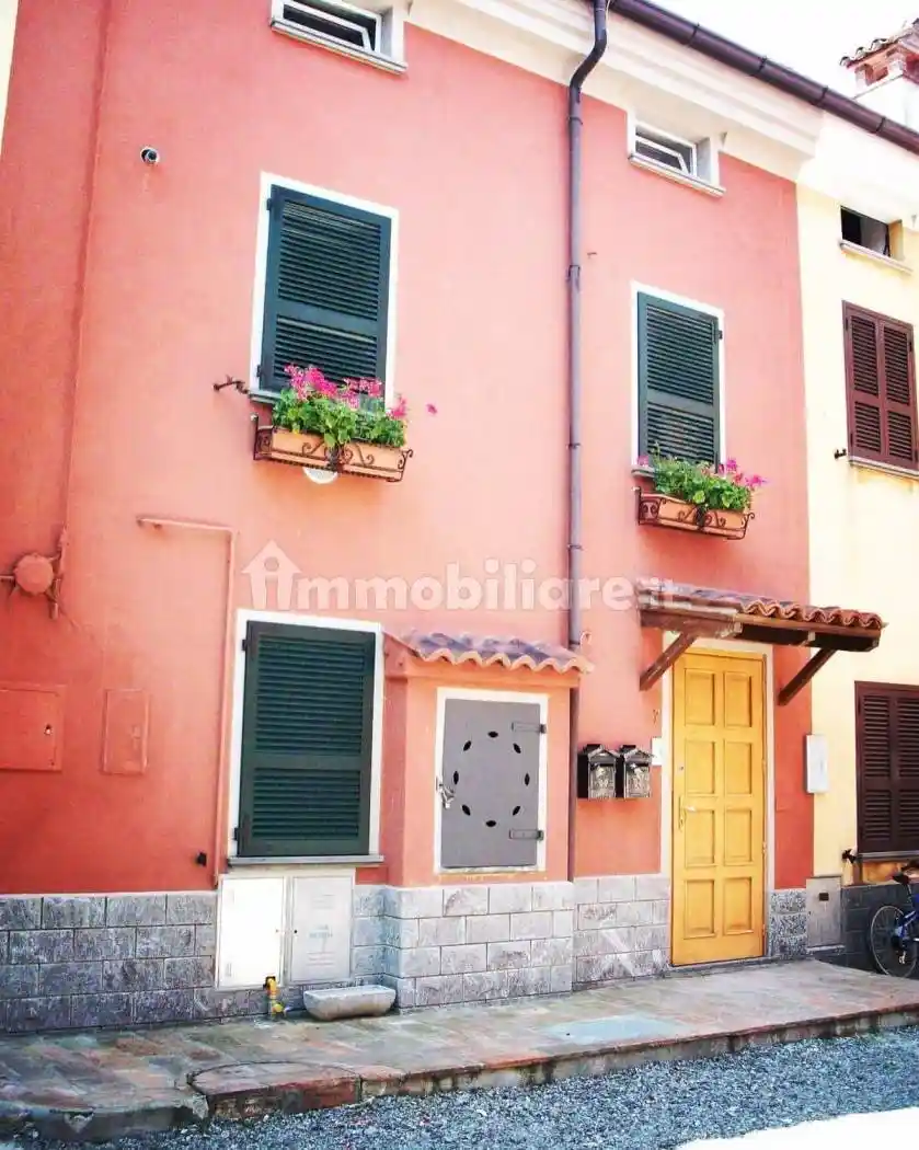 Palazzo - Edificio in vendita a Ziano Piacentino