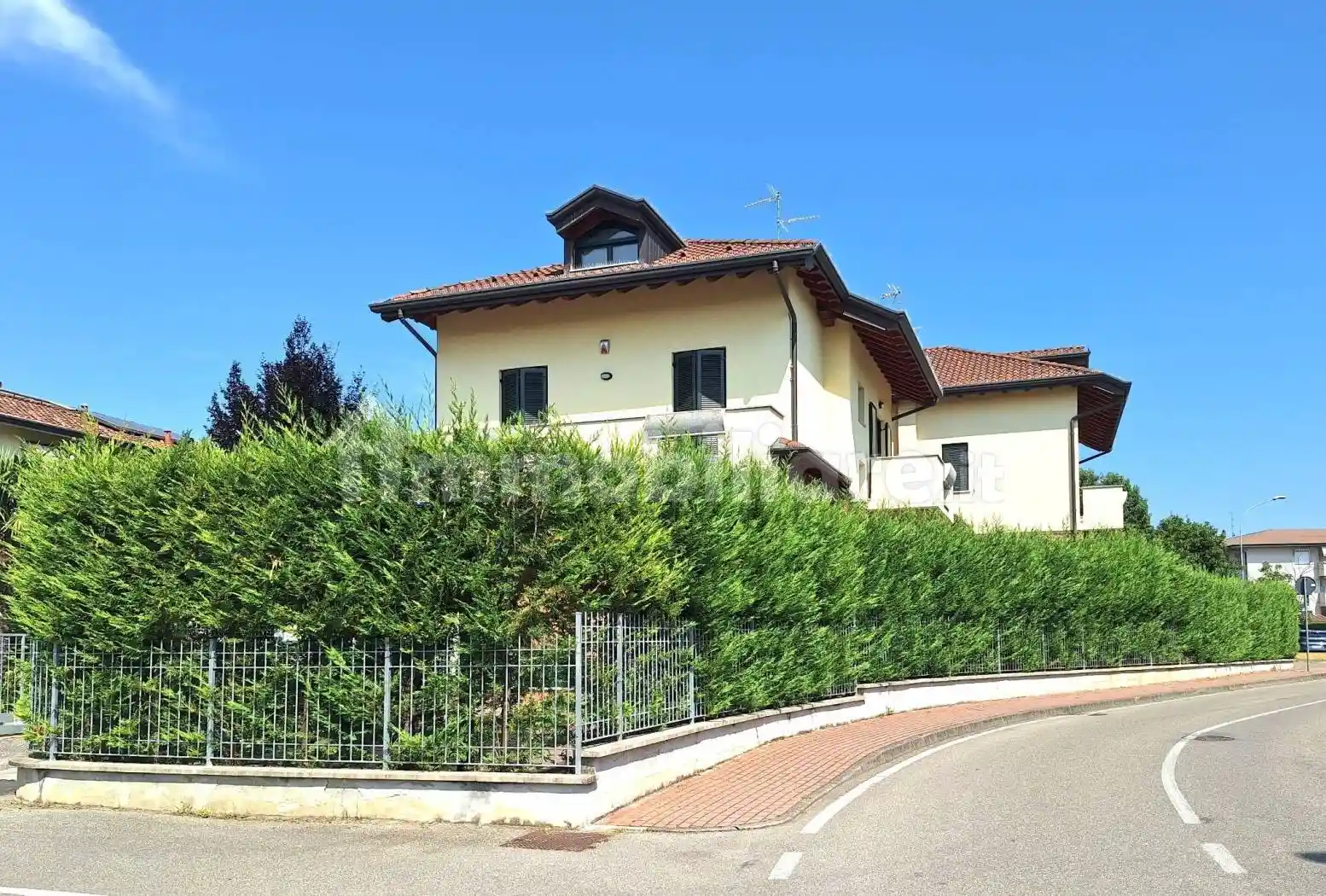 Villa in vendita a Pessano con Bornago