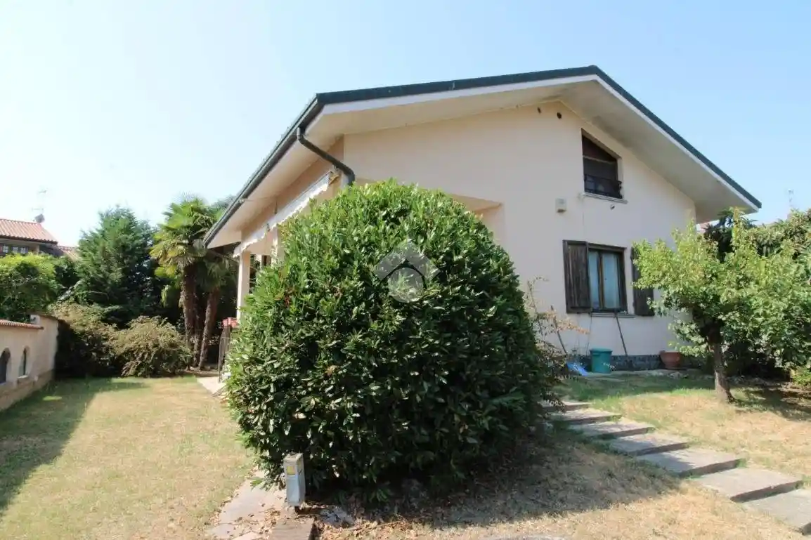 Villa in vendita a Torre d'Isola