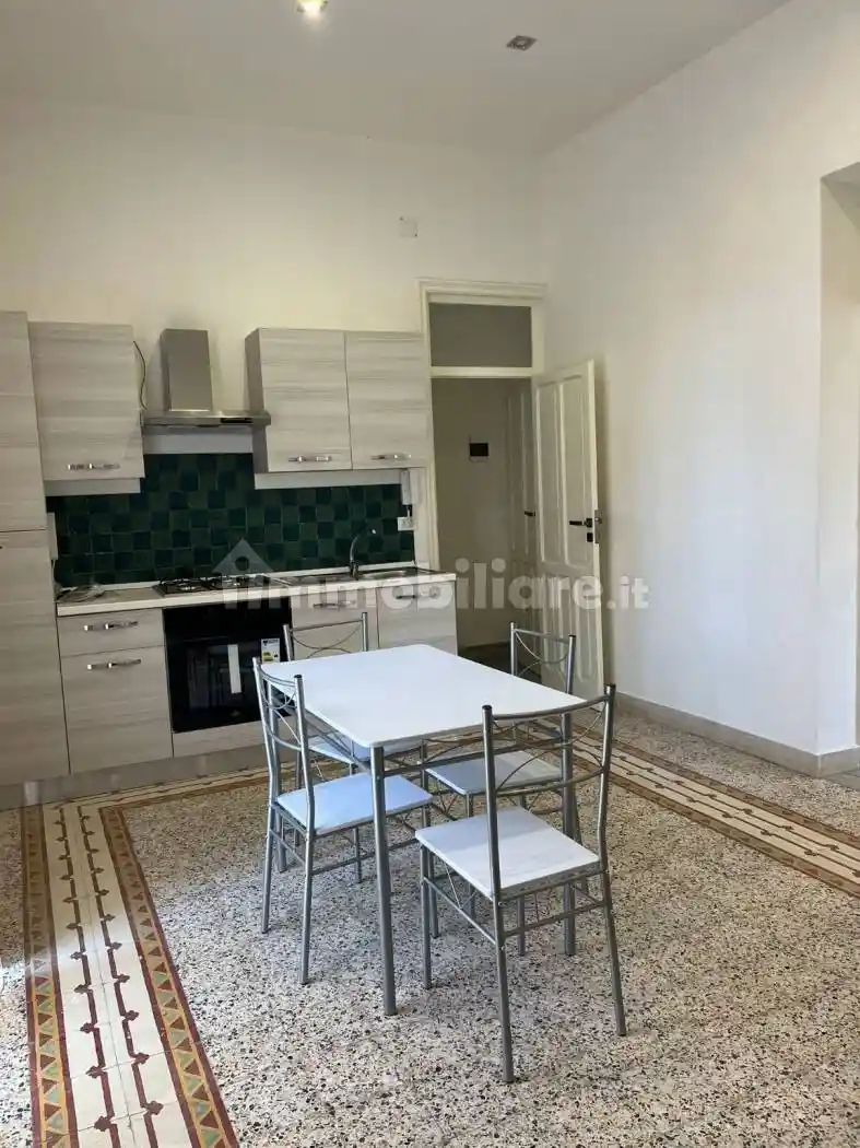 Palazzo - Edificio in vendita a Altavilla Milicia