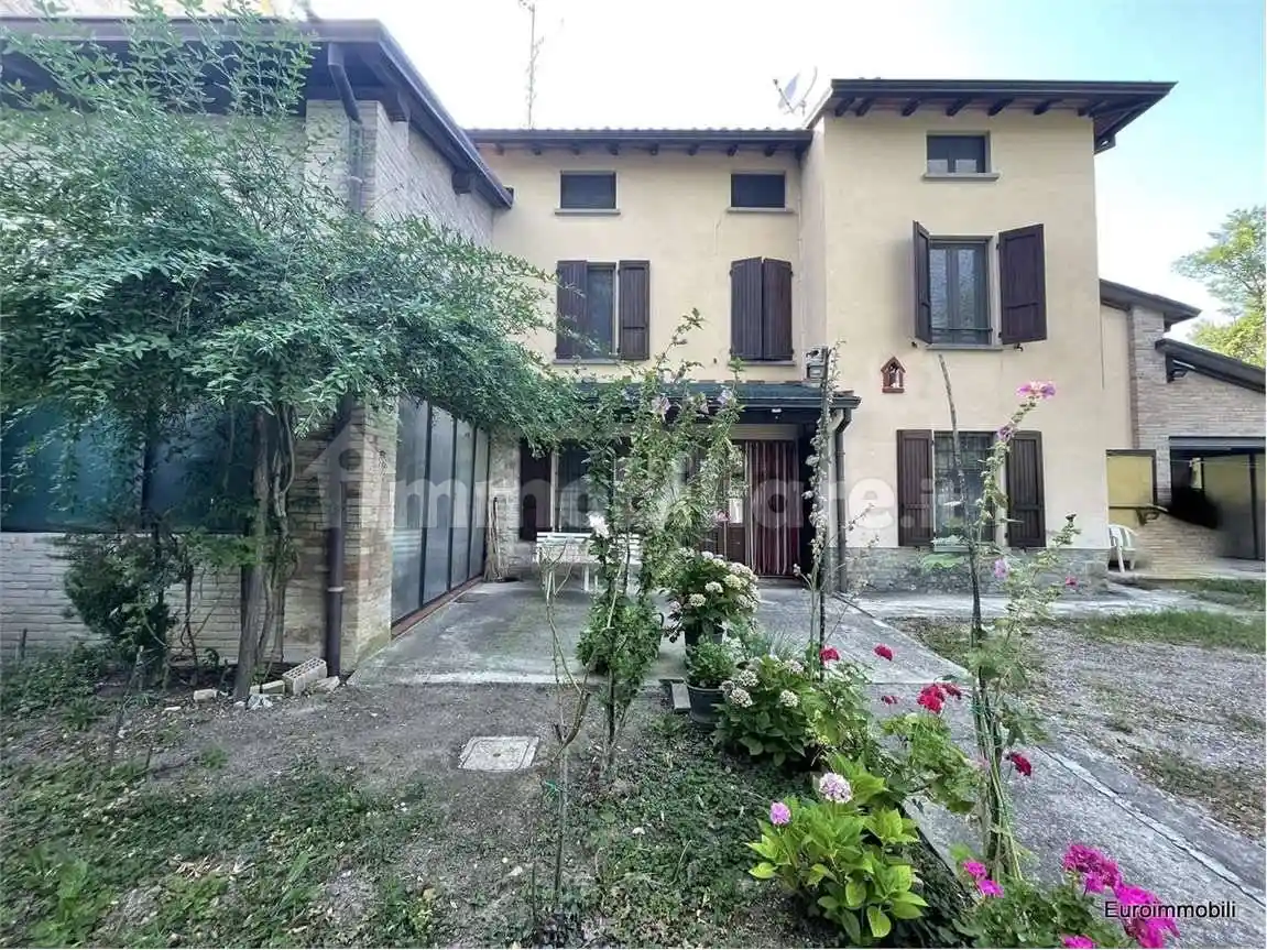 Casa indipendente in vendita a Neviano degli Arduini
