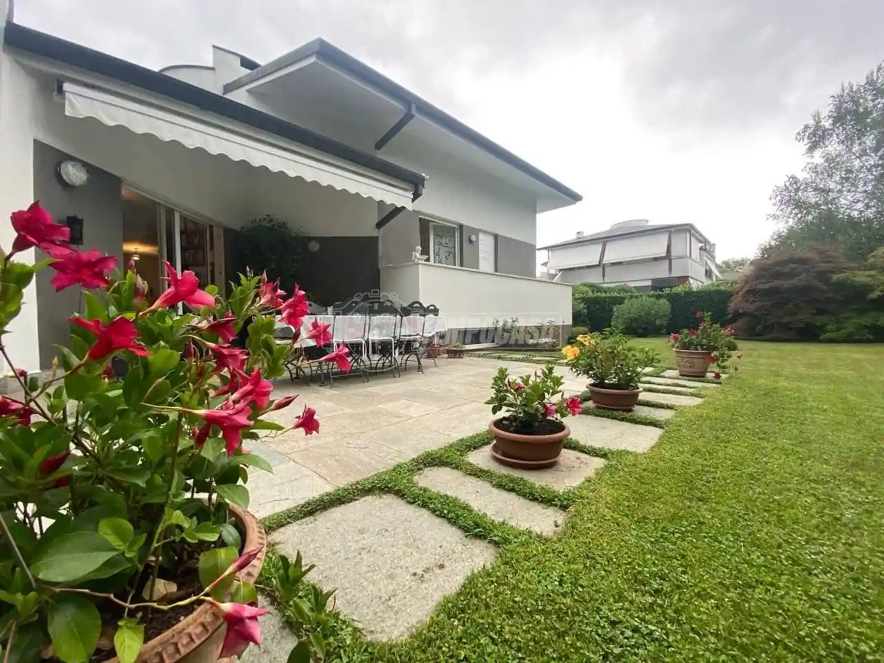 Villa in vendita a Montorfano