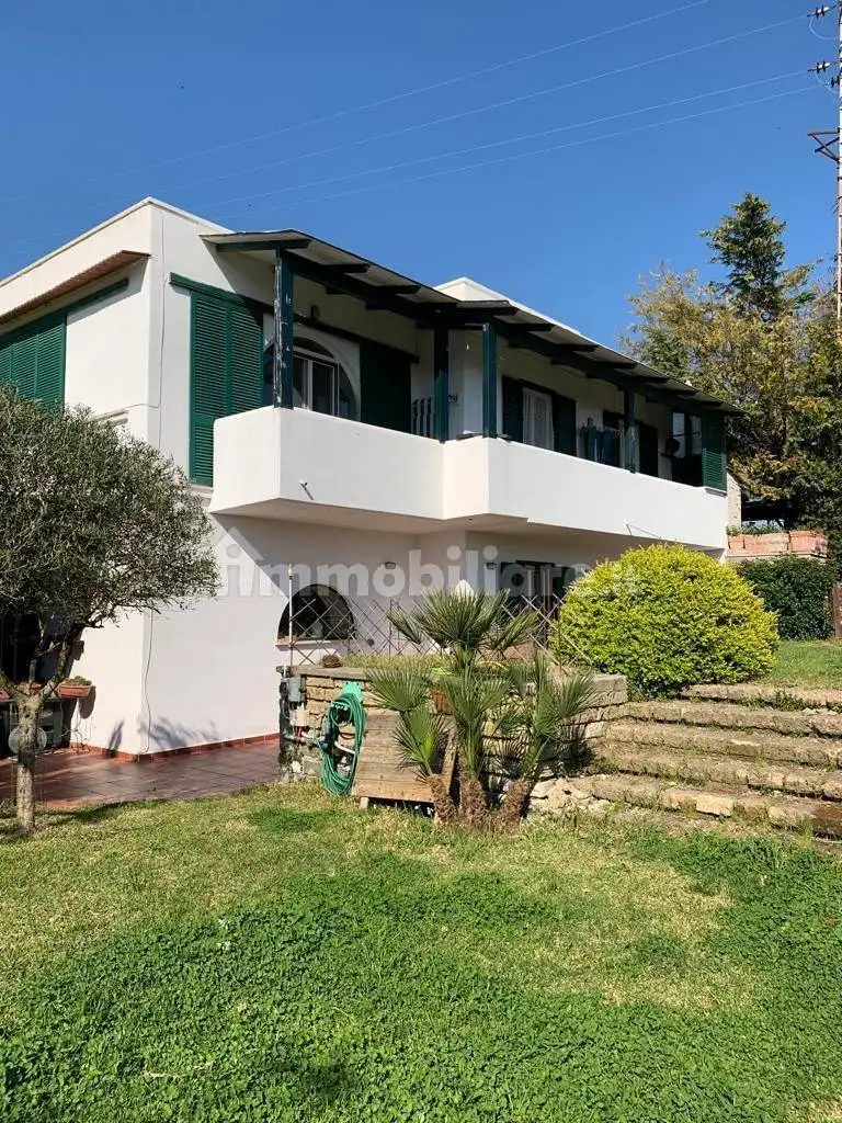 Villa in vendita a Serrara Fontana