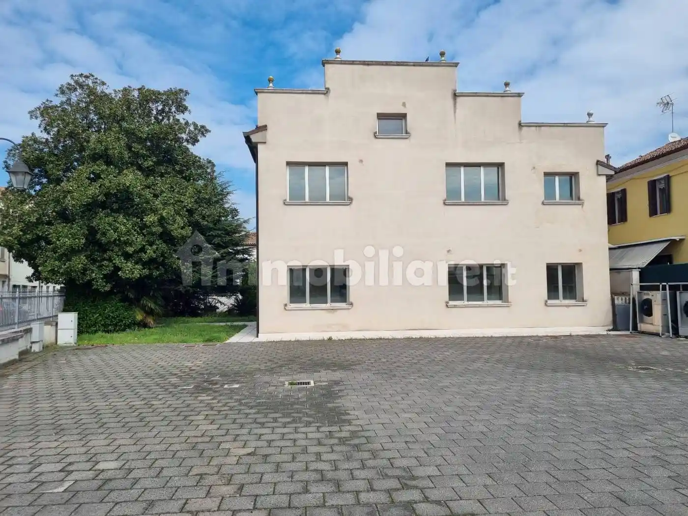 Palazzo - Edificio in vendita a Mira