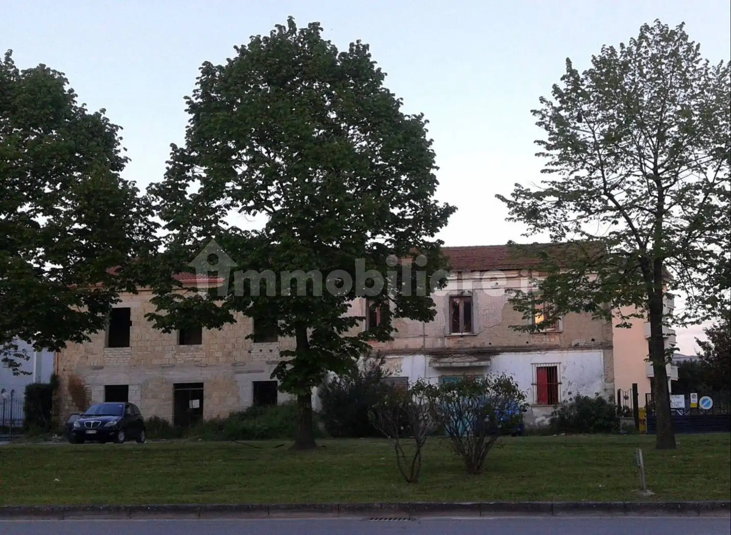 Palazzo - Edificio in vendita a Caserta