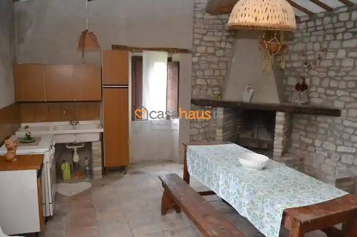 Rustico - Casale in vendita a Fossombrone