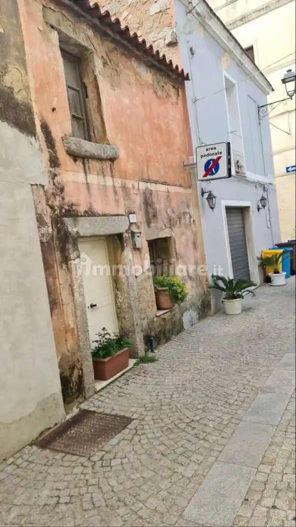Palazzo - Edificio in vendita a Olbia