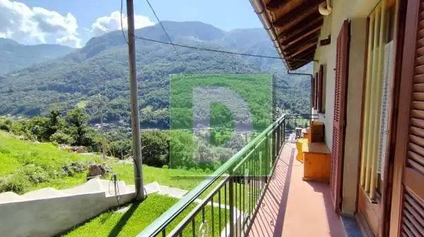 Appartamento in vendita a Perloz