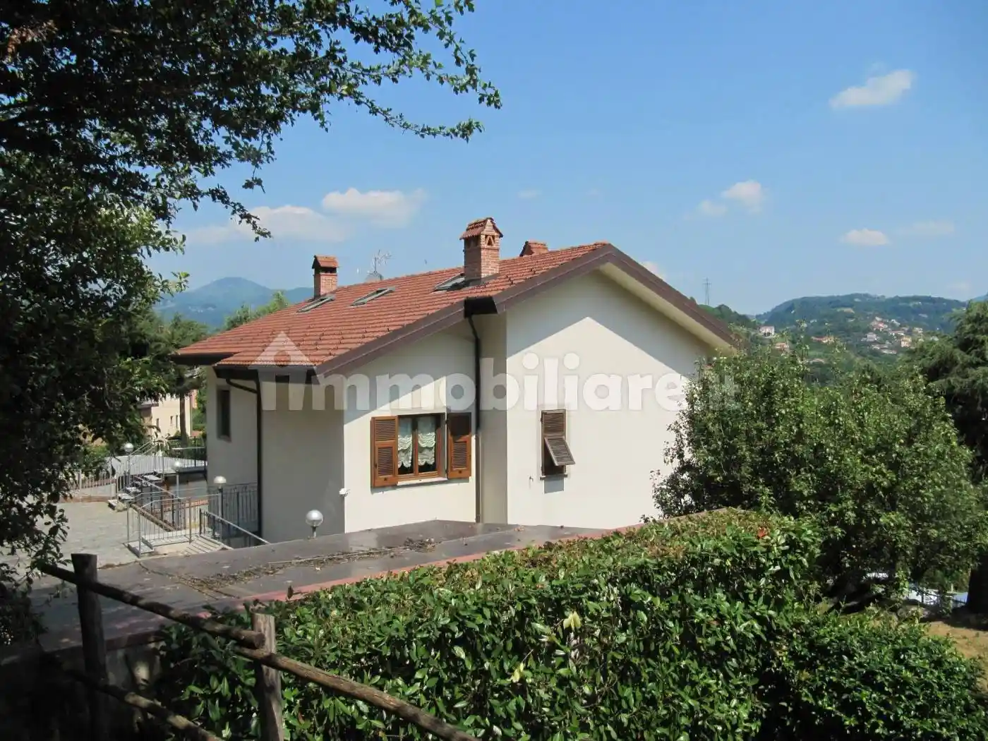 Villa in vendita a Serra Riccò