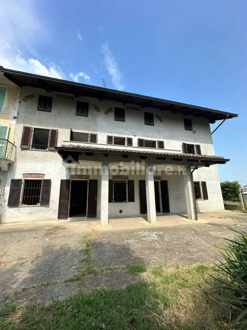 Casa indipendente in vendita a Alice Castello