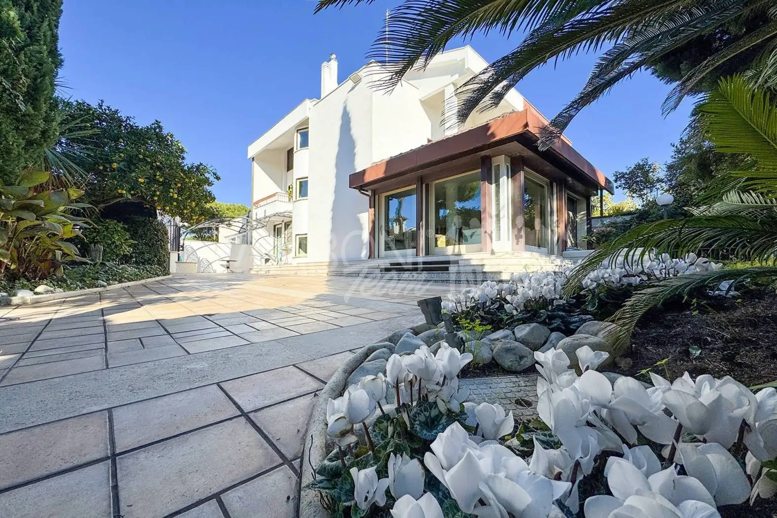 Villa plurifamiliare in vendita a Roma