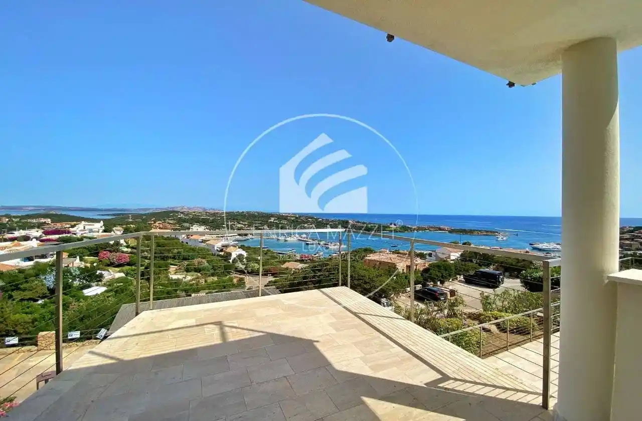 Palazzo - Edificio in vendita a Arzachena