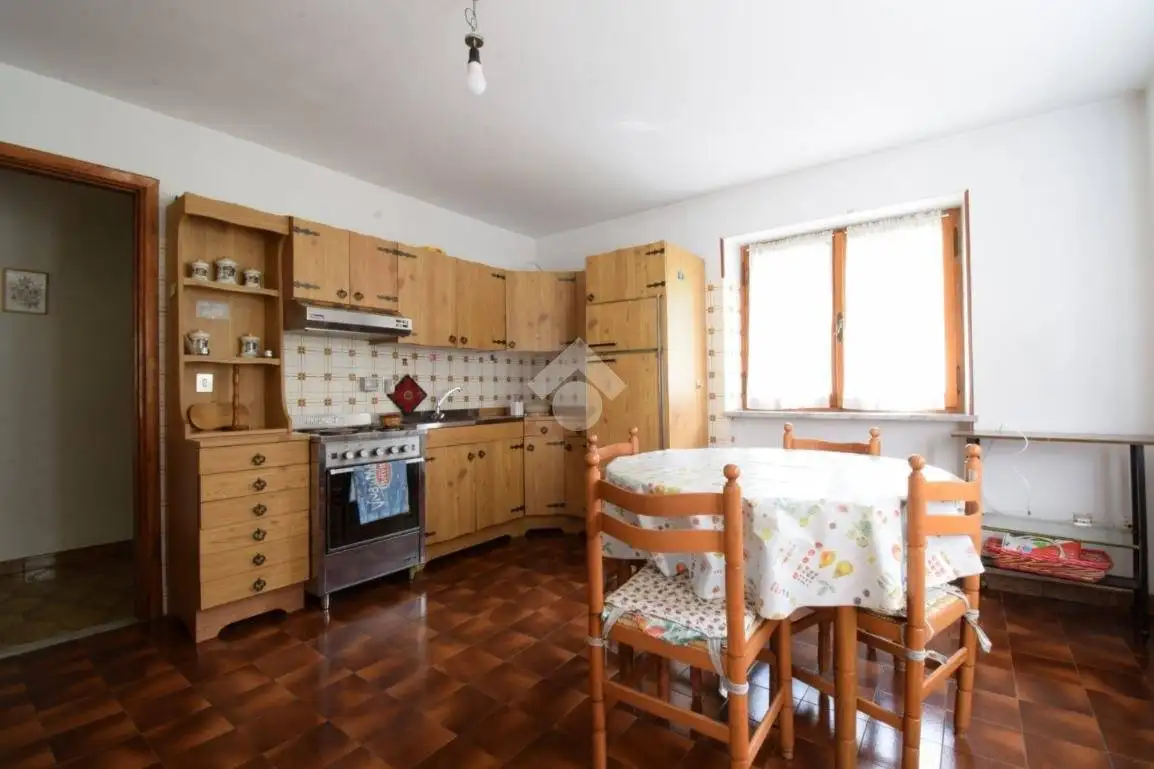 Trilocale Località Champagne 1, Centro, Antey-Saint-Andrè - foto 3