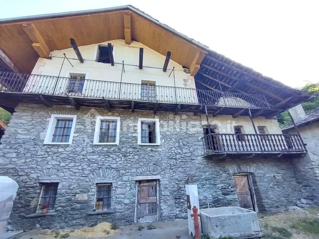 Palazzo - Edificio in vendita a Allein