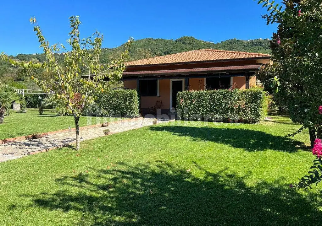 Villa in vendita a Sant'Angelo a Cupolo