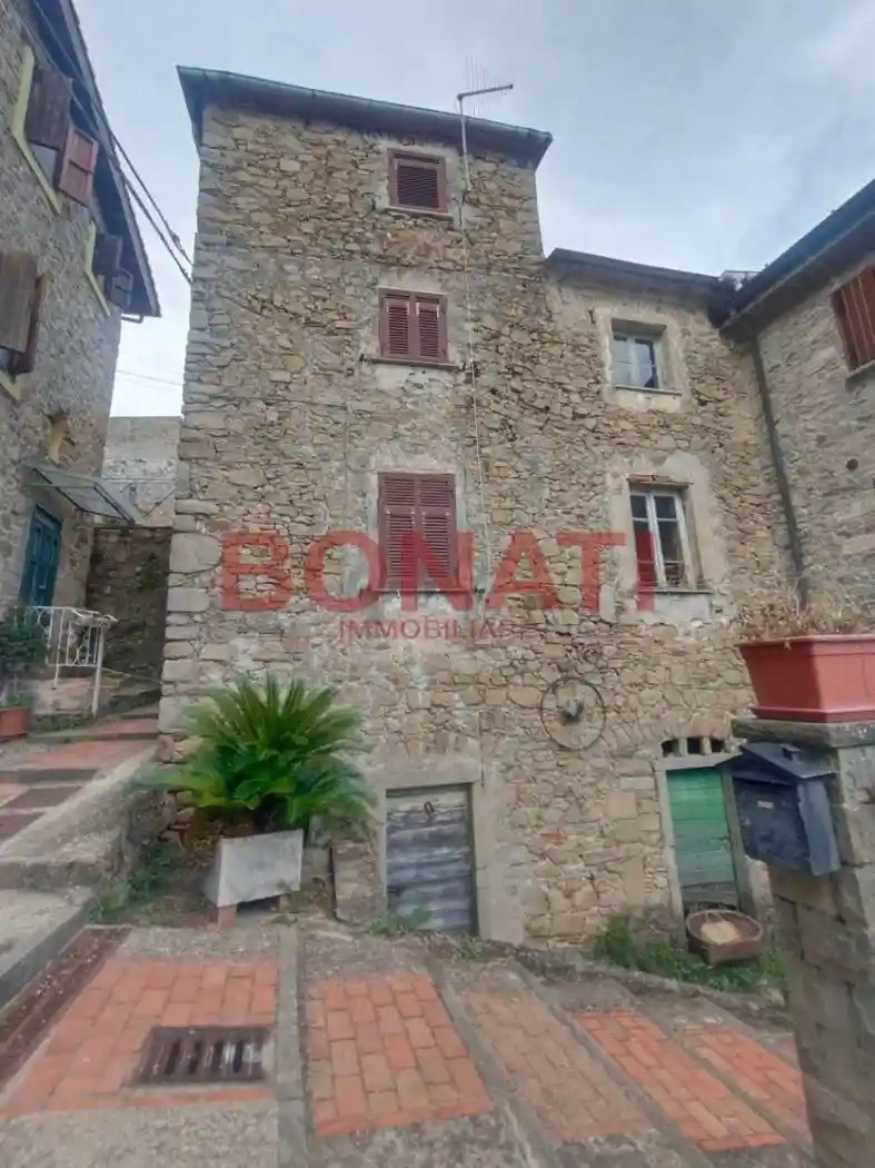 Casa indipendente in vendita a Follo