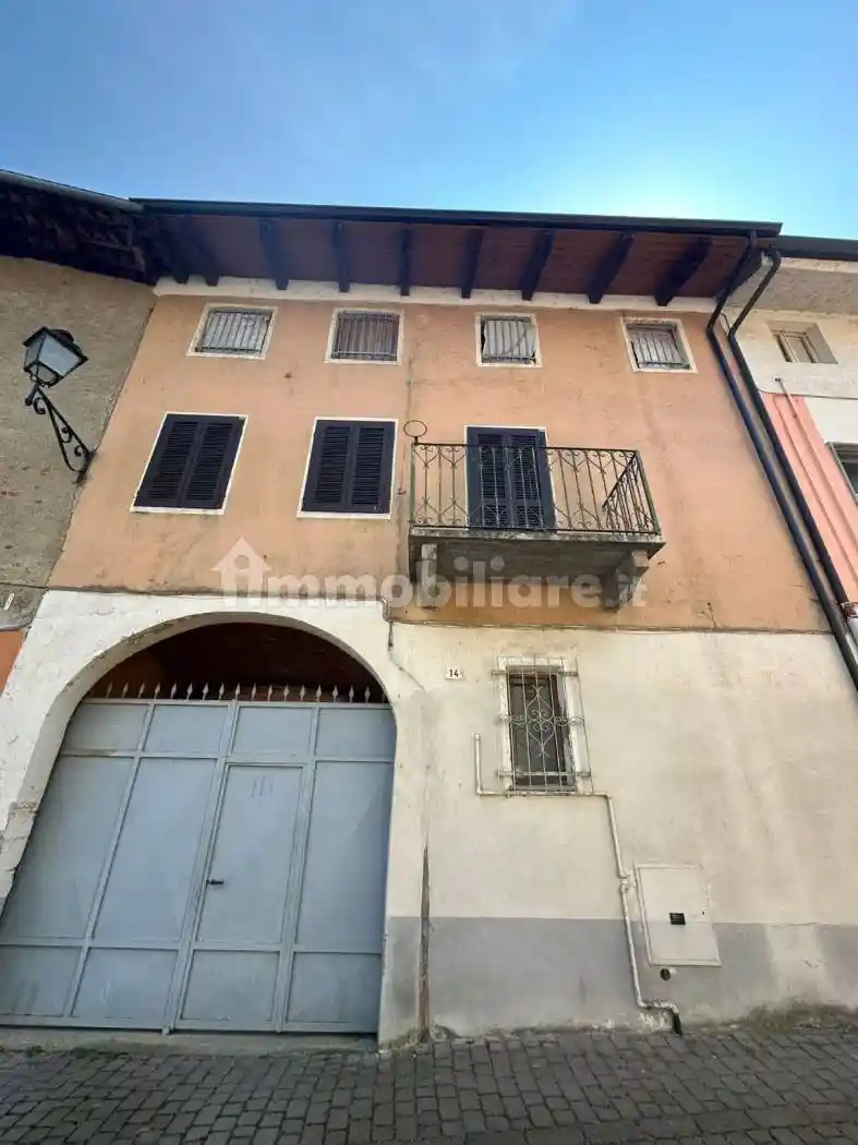 Casa indipendente in vendita a Alice Castello