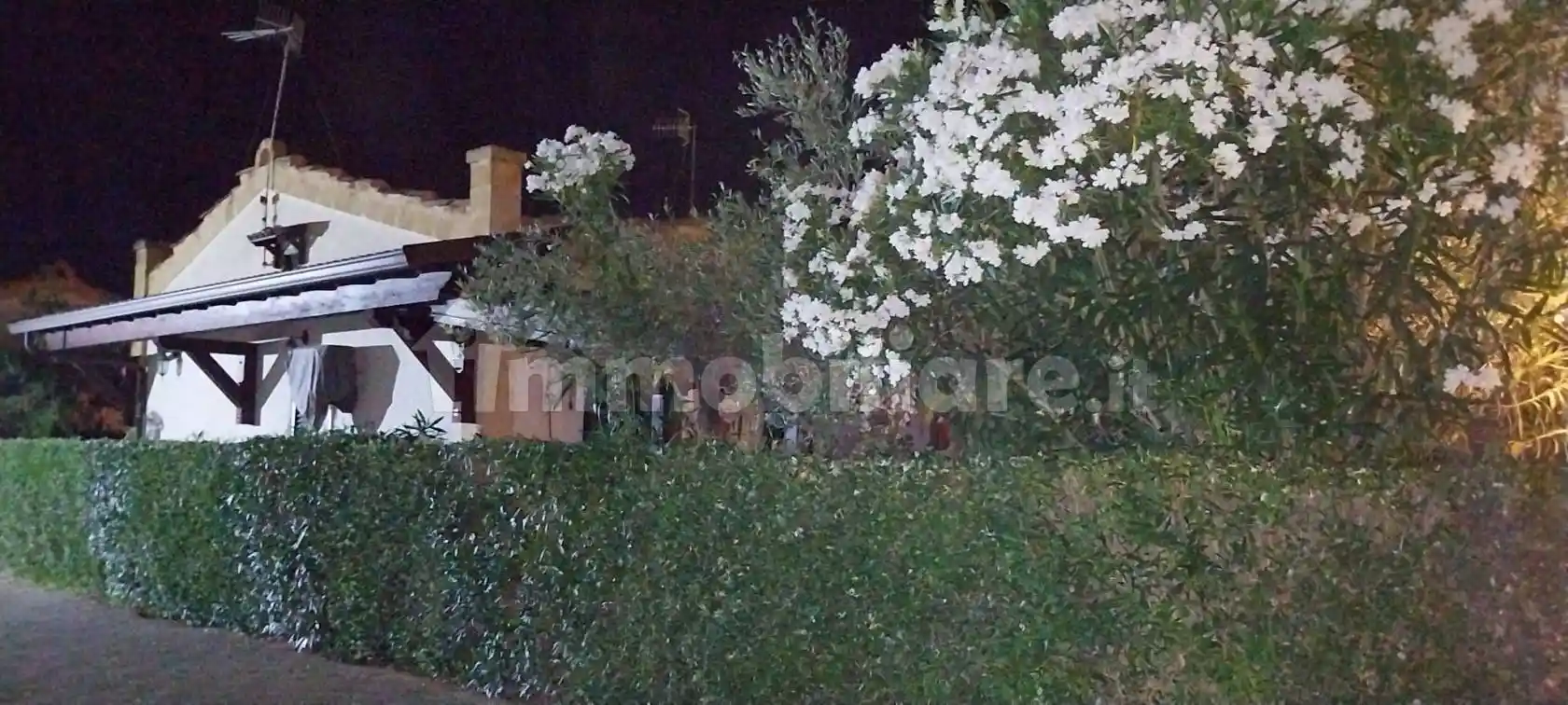 Villa in vendita a Campofelice di Roccella