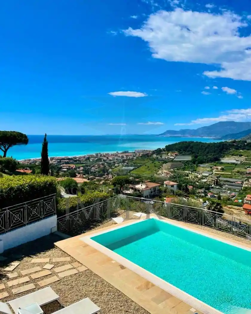 Villa in vendita a Bordighera