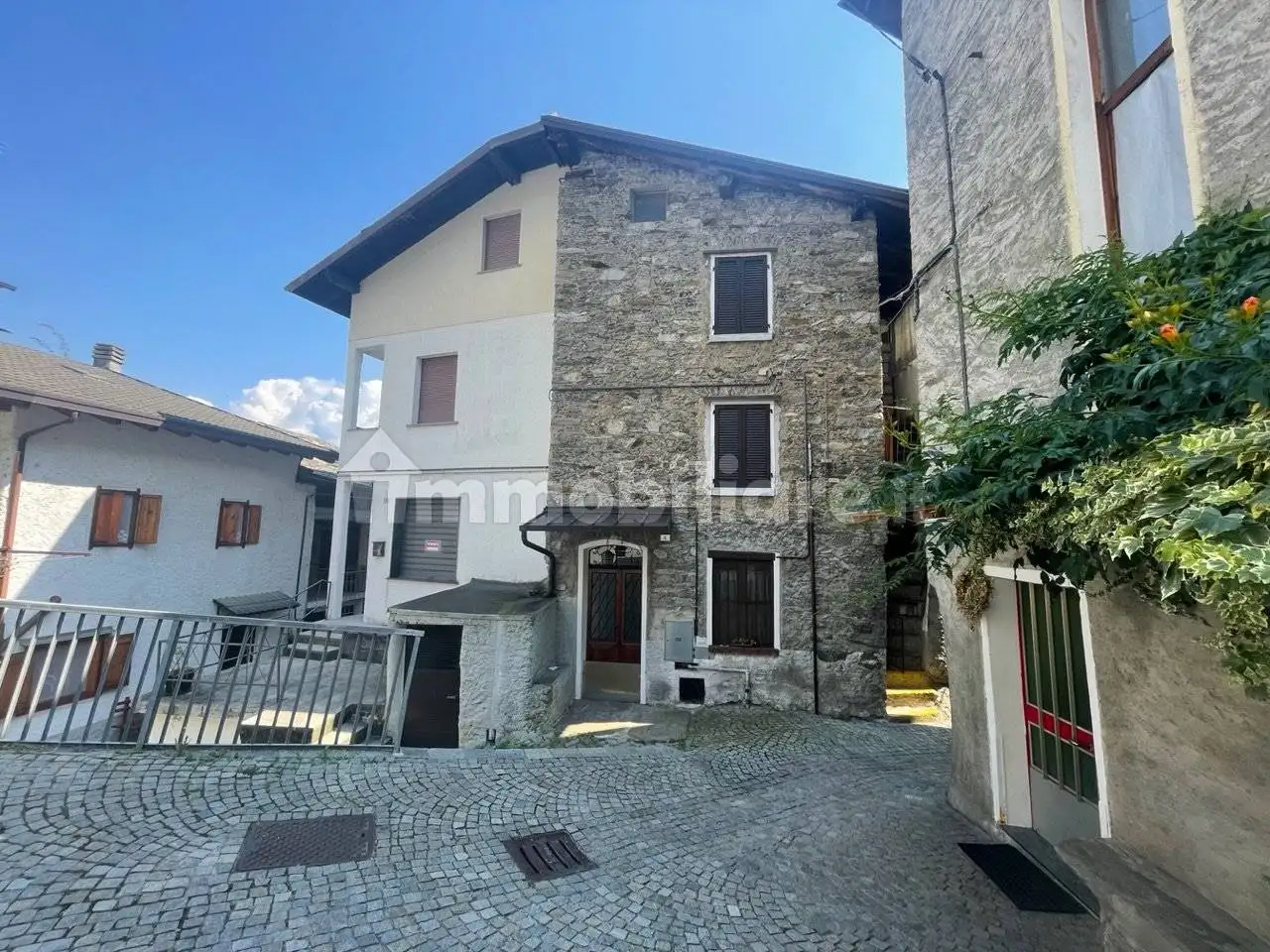 Casa indipendente in vendita a Buglio in Monte
