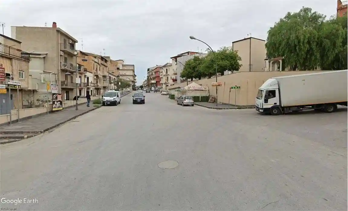 Trilocale ottimo stato, terzo piano, Favara - foto 3