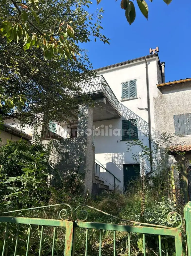 Casa indipendente in vendita a Rezzoaglio