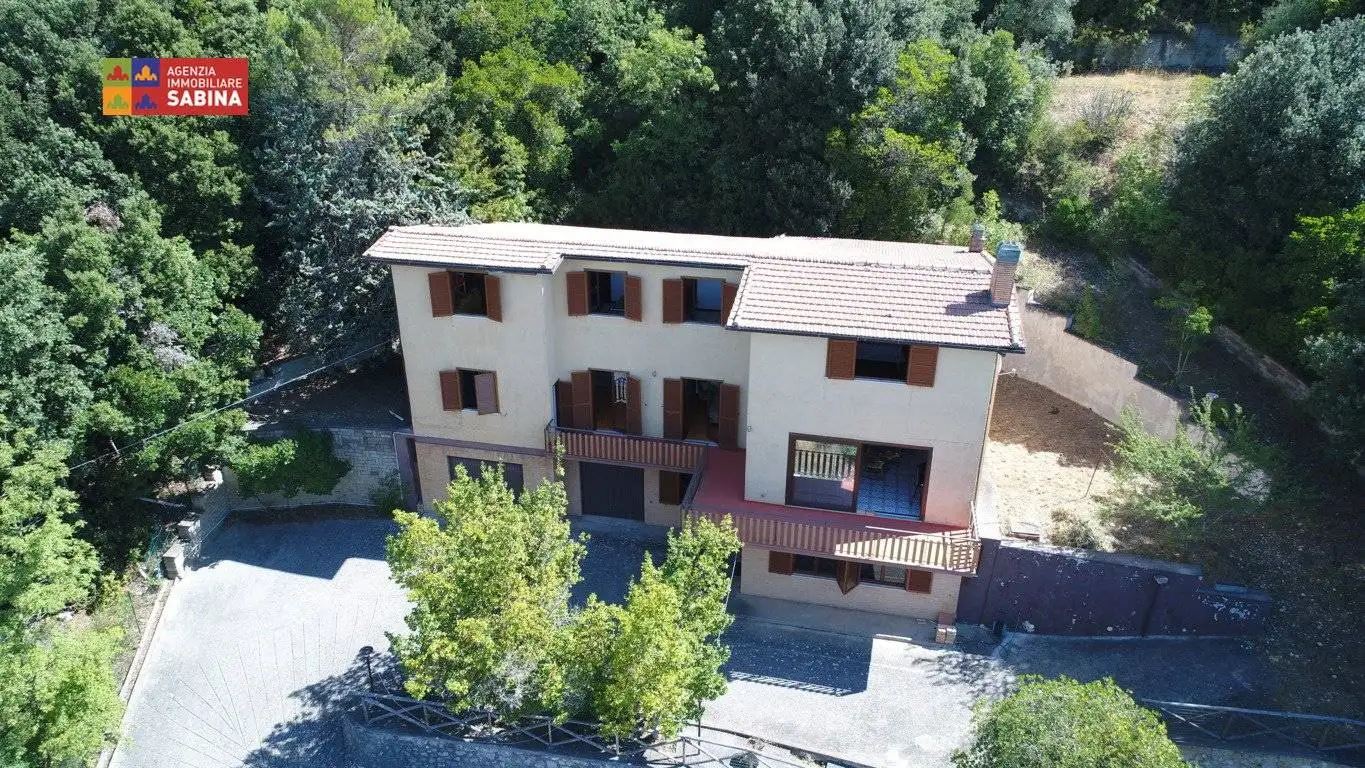 Villa in vendita a Poggio Catino
