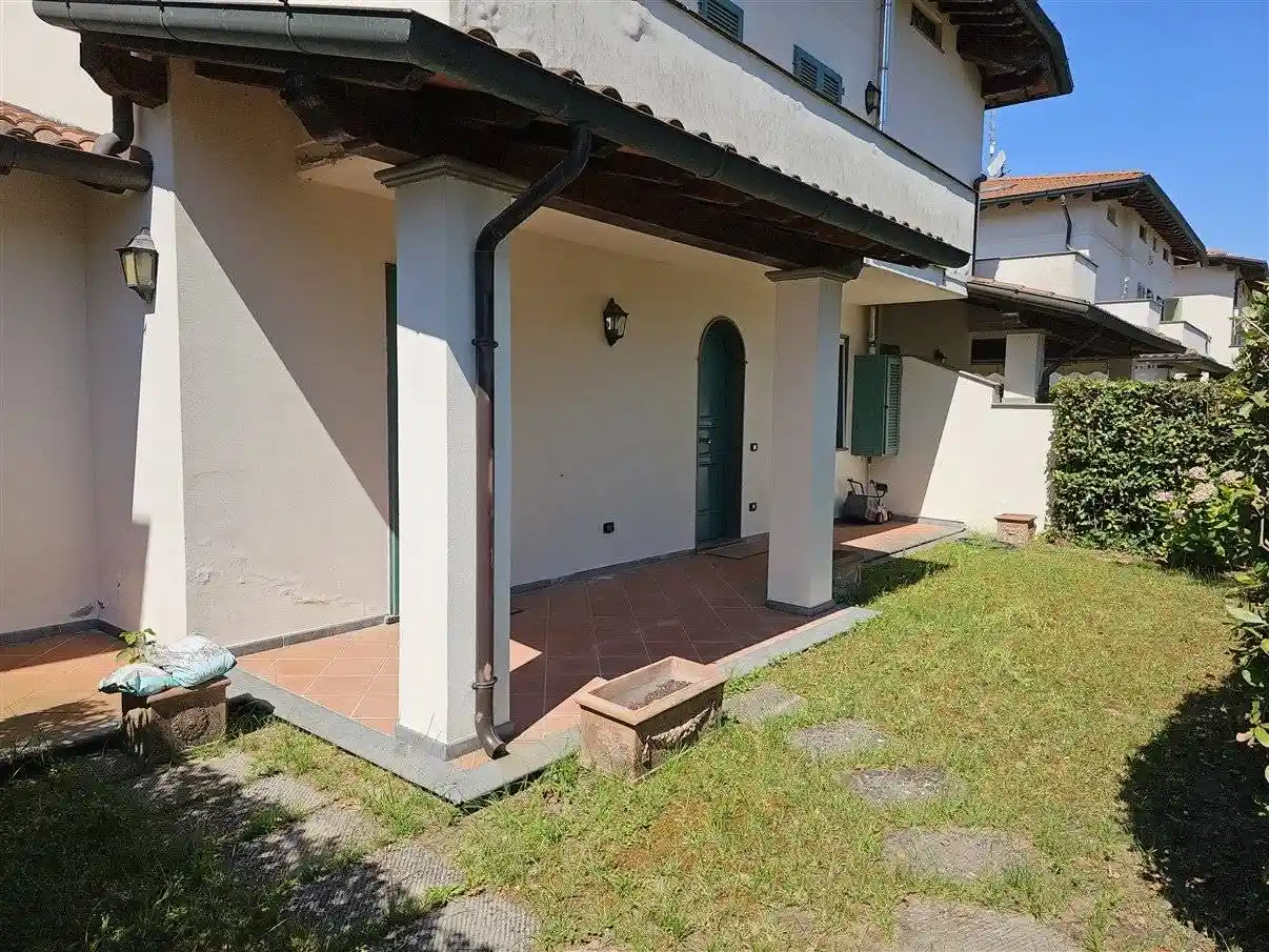 Villetta a schiera in vendita a Montignoso