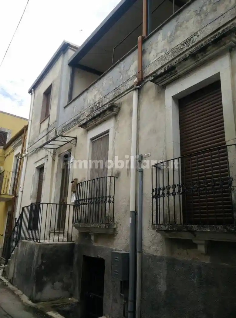 Casa indipendente in vendita a Ferla