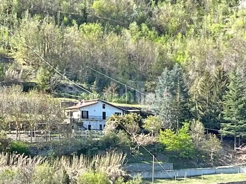 Casa indipendente in vendita a Cortemilia