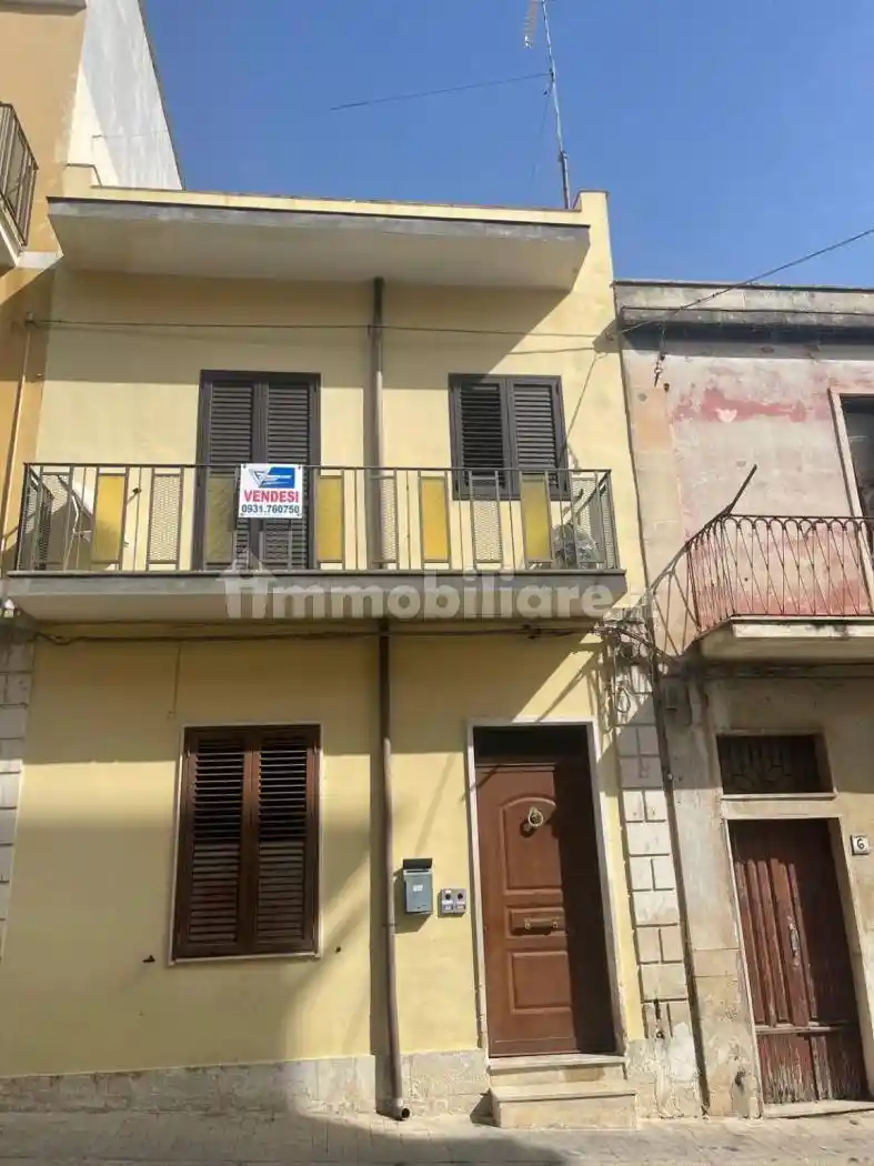 Palazzo - Edificio in vendita a Priolo Gargallo