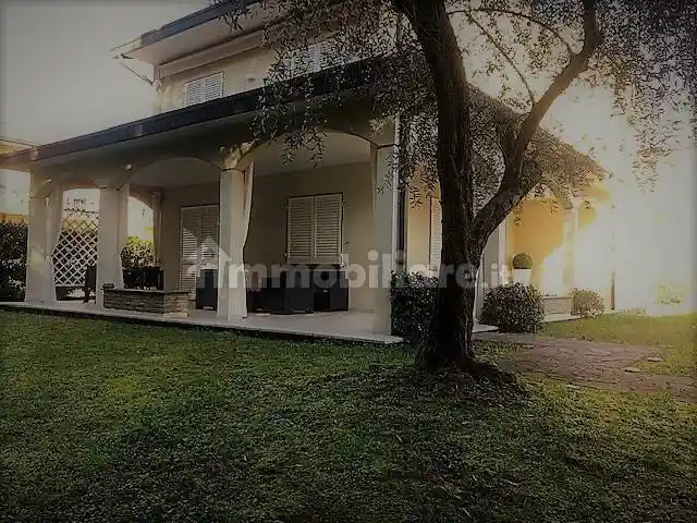 Villa in vendita a Massa