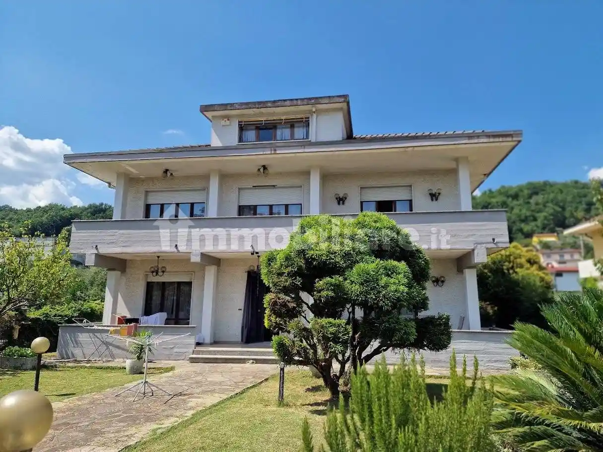 Villa in vendita a Licciana Nardi