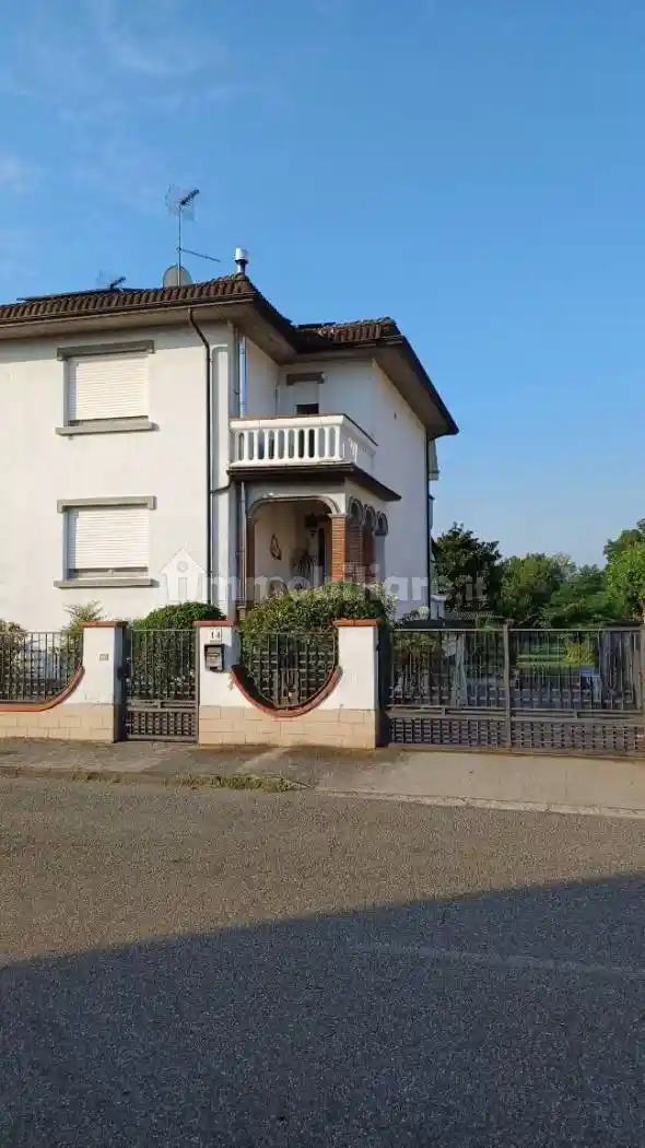 Villa in vendita a Cadeo