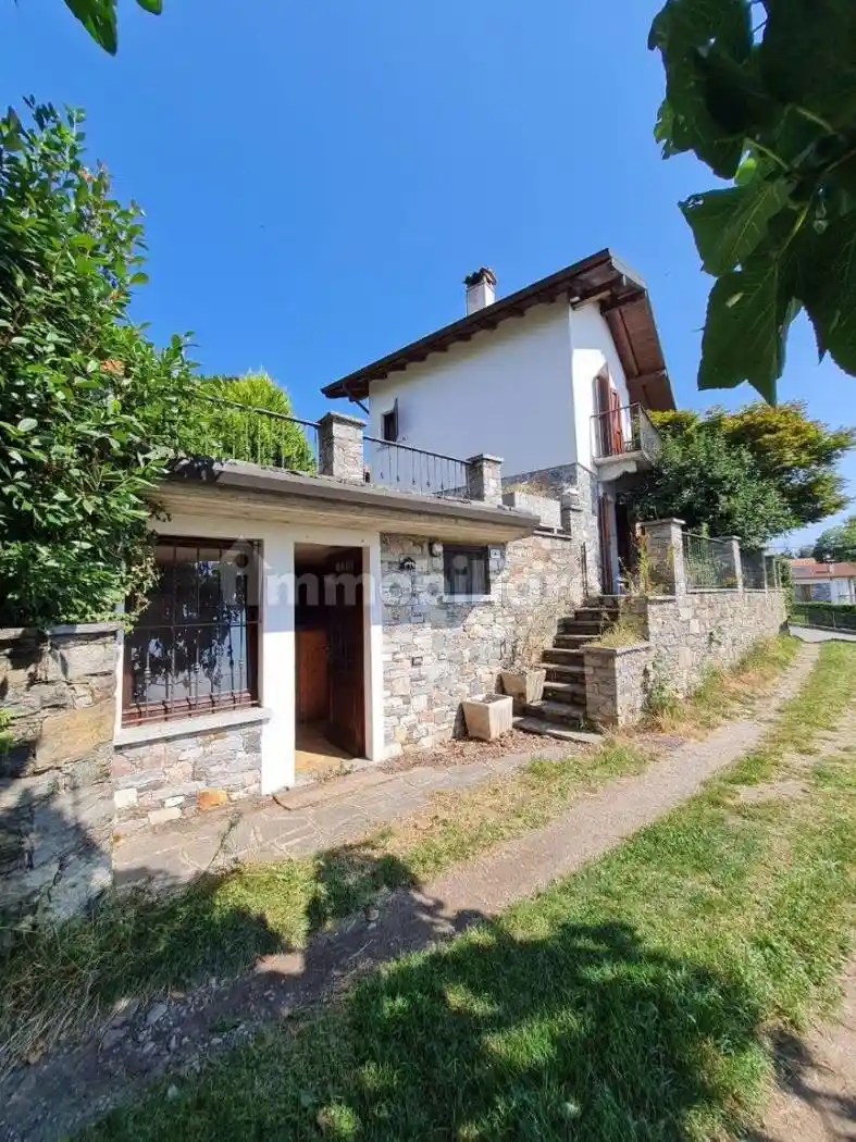 Villa in vendita a Massino Visconti