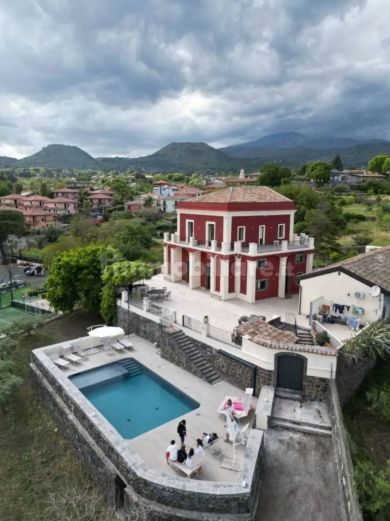 Villa in affitto a Aci Sant'Antonio