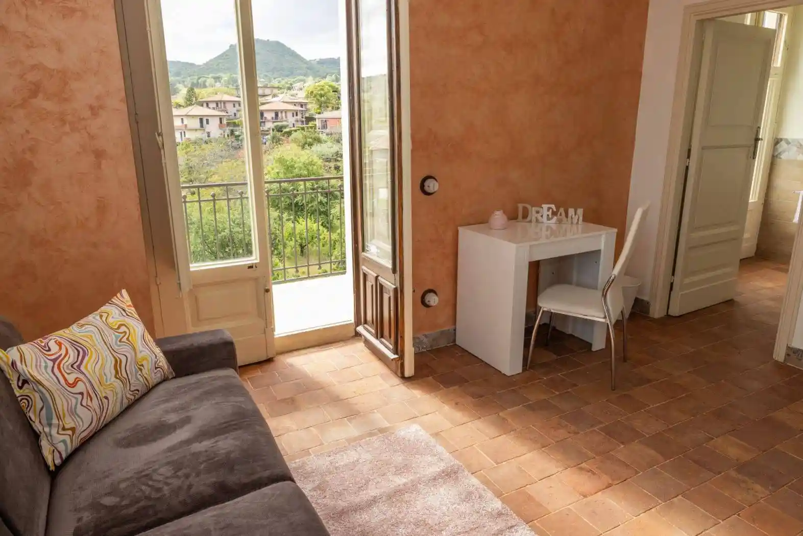 Appartamento in villa via Giuseppe Ungaretti 11, Aci Sant'Antonio - foto 4