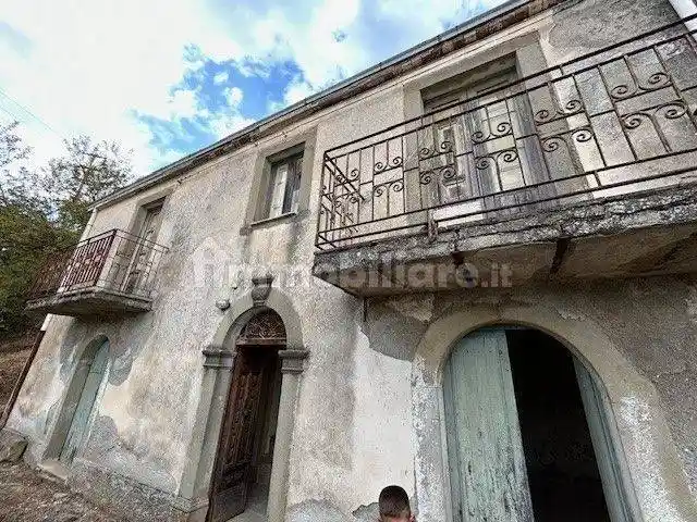 Palazzo - Edificio in vendita a Tortorici