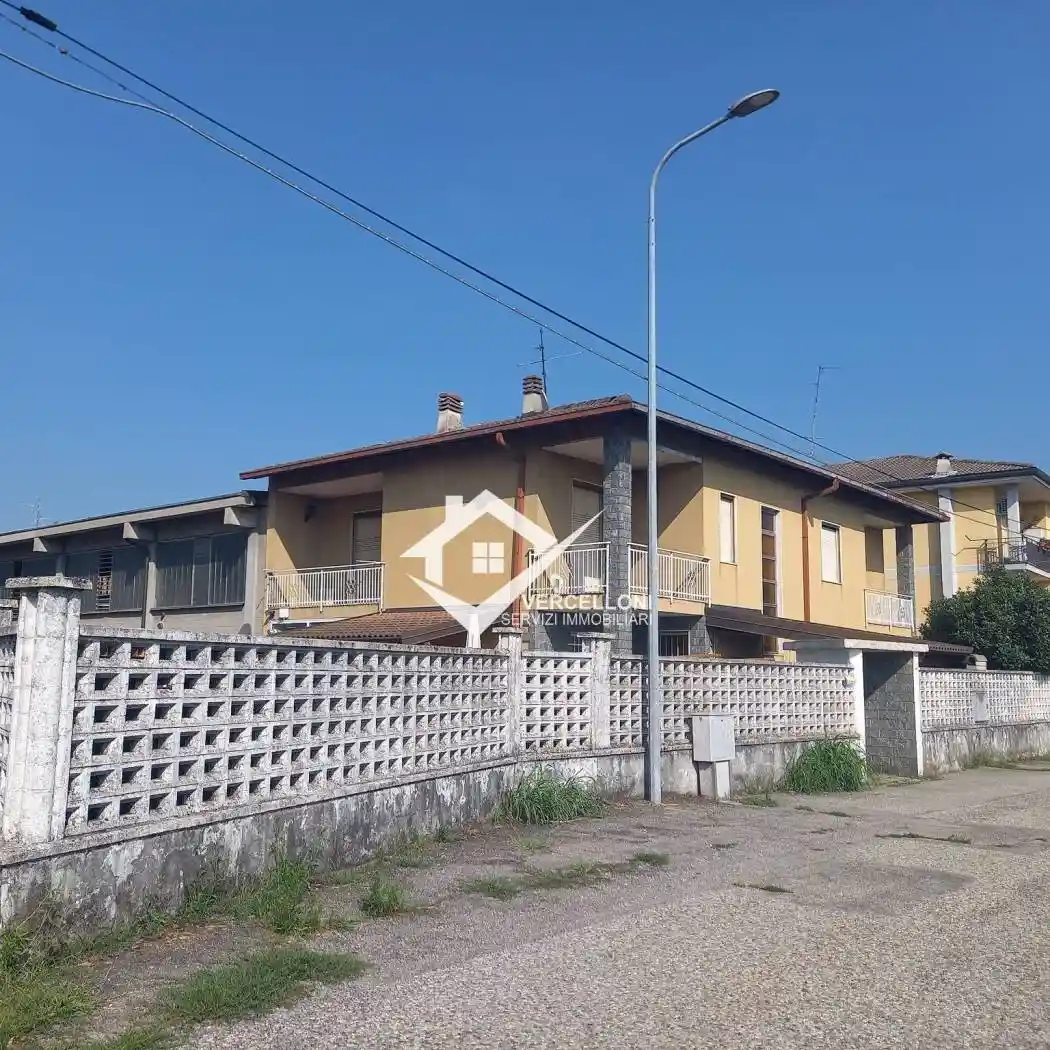 Villa in vendita a Trecate