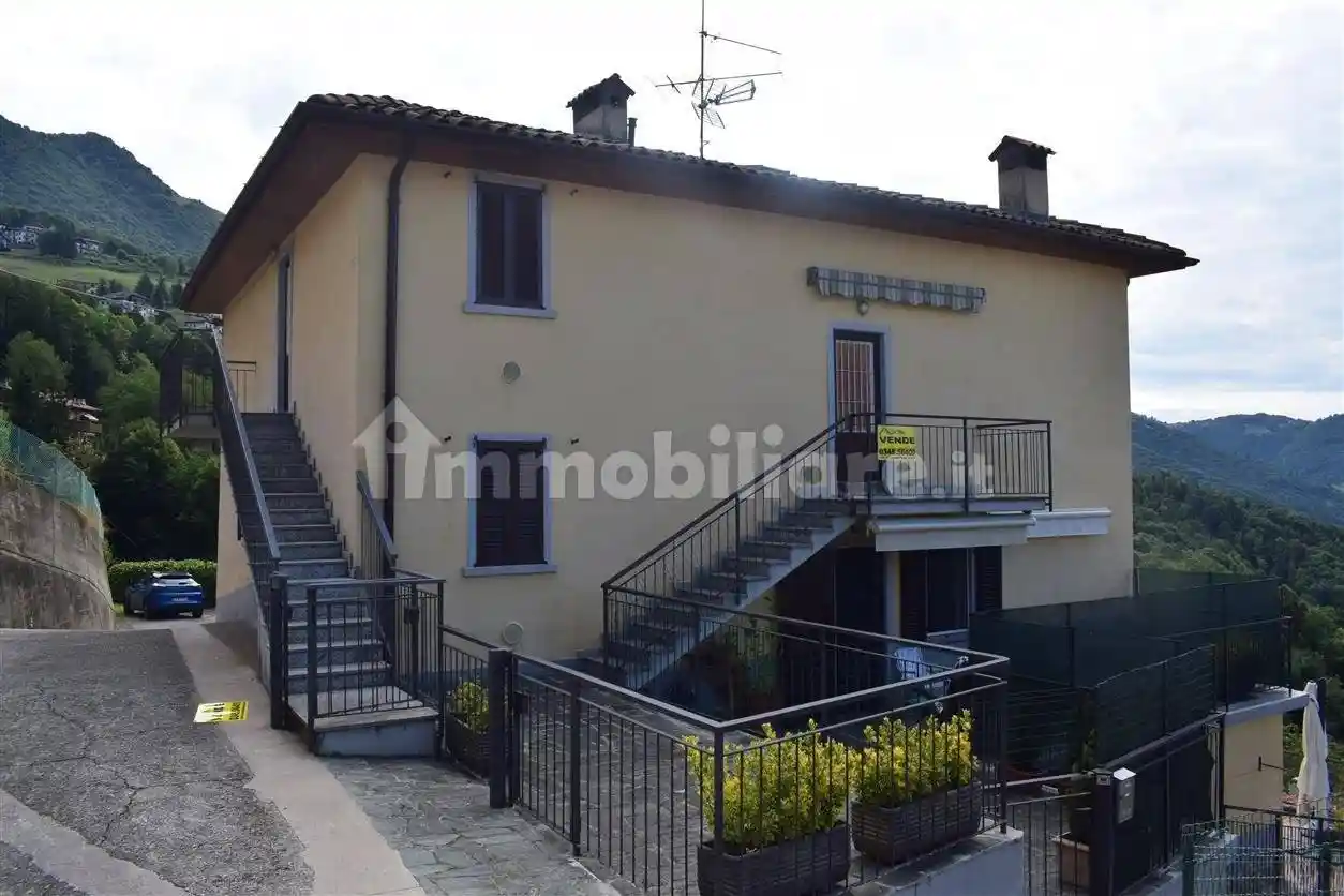 Appartamento in vendita a Costa Serina