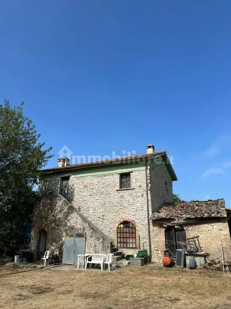 Rustico - Casale in vendita a Orte